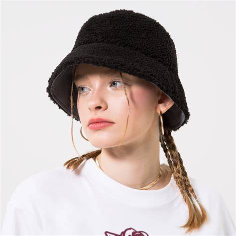bucket klobouky módní trendy
