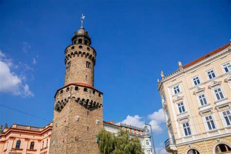 Opolí a historické památky v okolí jezera