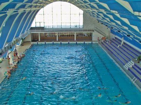 Bazén a sportovní zázemí v Podolí