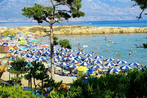 písečné pláže Loparu a Rajska plaža