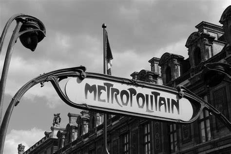 Vchod do stanice metra Metropolitain - Paříž