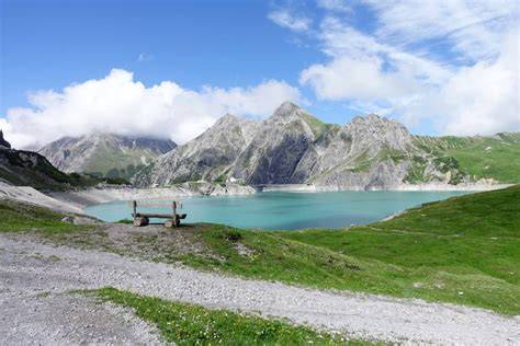 jezero Lünersee v masivu Rätikon