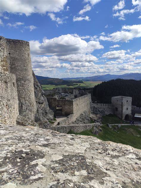 travertinová kupa a Spišský hrad (8 slov)