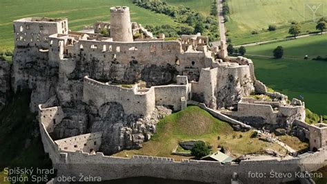 výhled na Spišský hrad z Ostrej hory (8 slov)