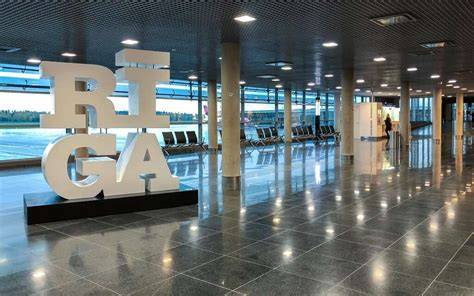 letiště Riga - jeden terminál a okolí