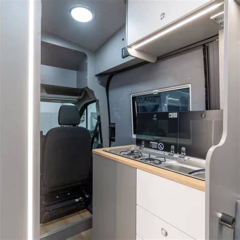 FullVans vestavby a jejich design (obrázek interiéru)