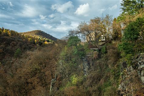 vyhlidka a kaňon nad řekou Vltava (podkovovitý kaňon a skalní stěny)