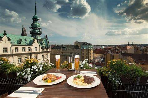 vyhlídkové restaurace nad Prahou