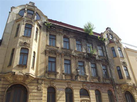 secesní fasáda a dvorní vestavba