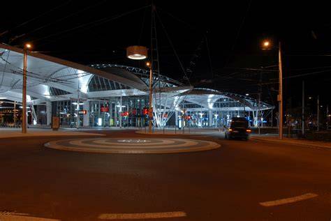 terminál hromadné dopravy - architektonická řešení a zóny