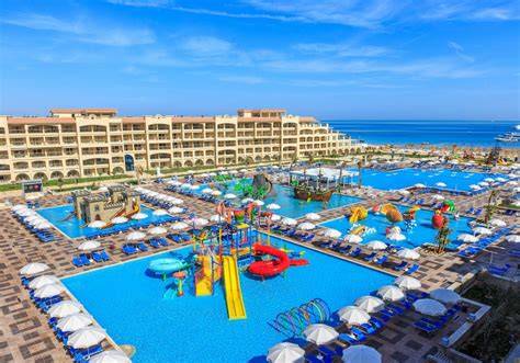 Pickalbatros White Beach Resort - bazény a skluzavky