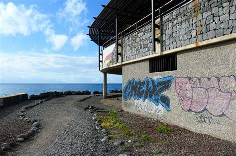 La Mer plážový komplex graffiti