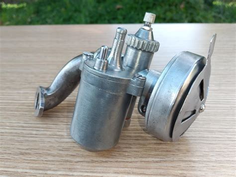 Detail motoru JAWA 552 a karburátoru Jikov 2914 PS