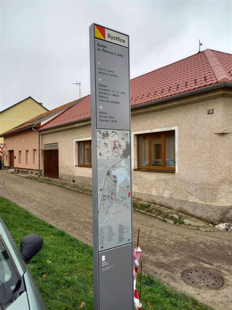 informační tabule a dopravní omezení
