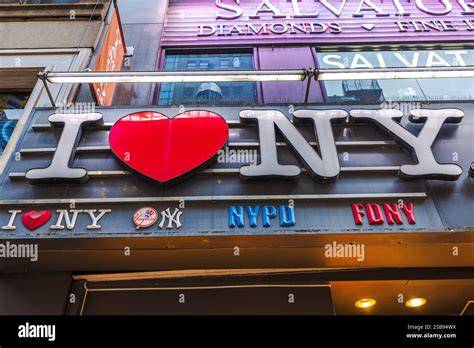 katalog triček s nápisy I Love NY a NYPD