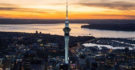 Auckland Sky Tower a městský panorám