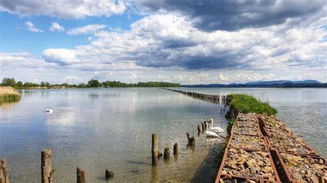 Ptujské jezero a Ptuj z výšky