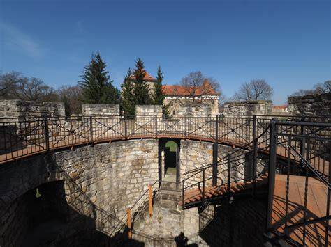 Budyně nad Ohří - vodní hrad