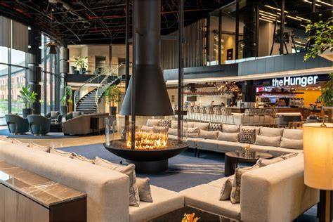 Restaurant and lobby bar with terrace