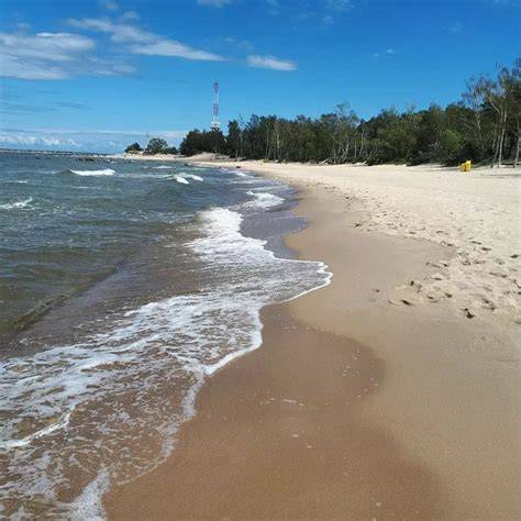 Norfolkská pobřeží s pláží a stezkou