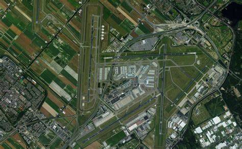 kresba mapy Amsterdamu a Schiphol