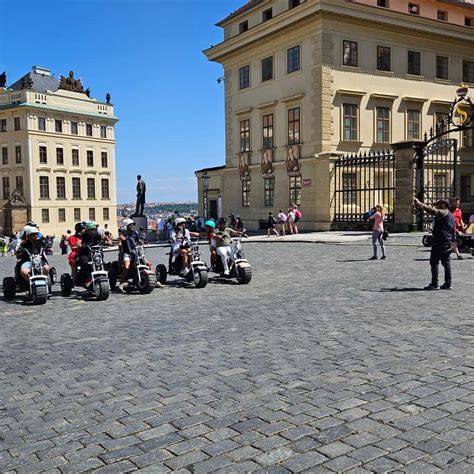Fotografie turistů na mešitě s průvodcem
